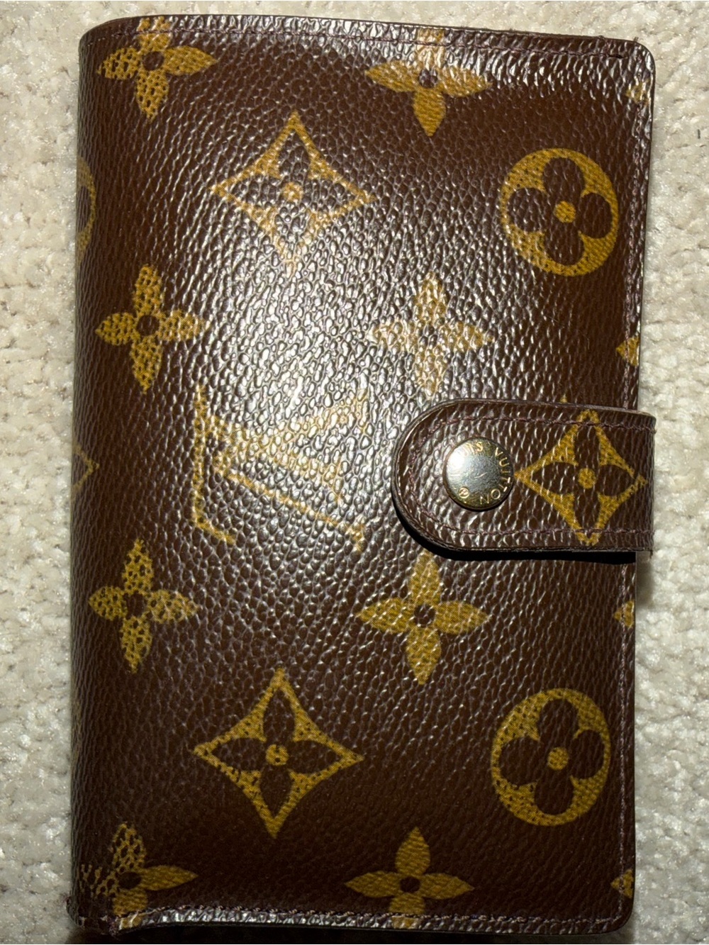 Louis Vuitton Monogram Canvas wallet kiss lock in Brown and Gold